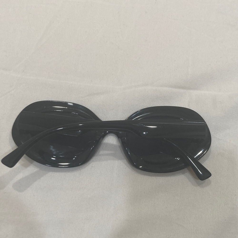 Women’s Black Oversized Oval Sunglasses - Picture 9 of 16